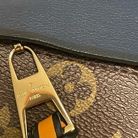 Louis Vuitton - Picture 6 of 15